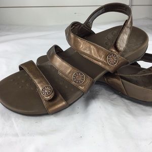 Vionic Cathy 11 M 42 Triple Strap Sandal Slingback